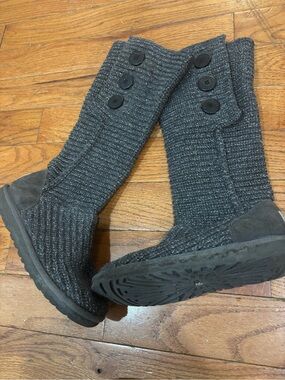 Ugg Sweater Boots Gray With Silver Metallic Thread Size 8